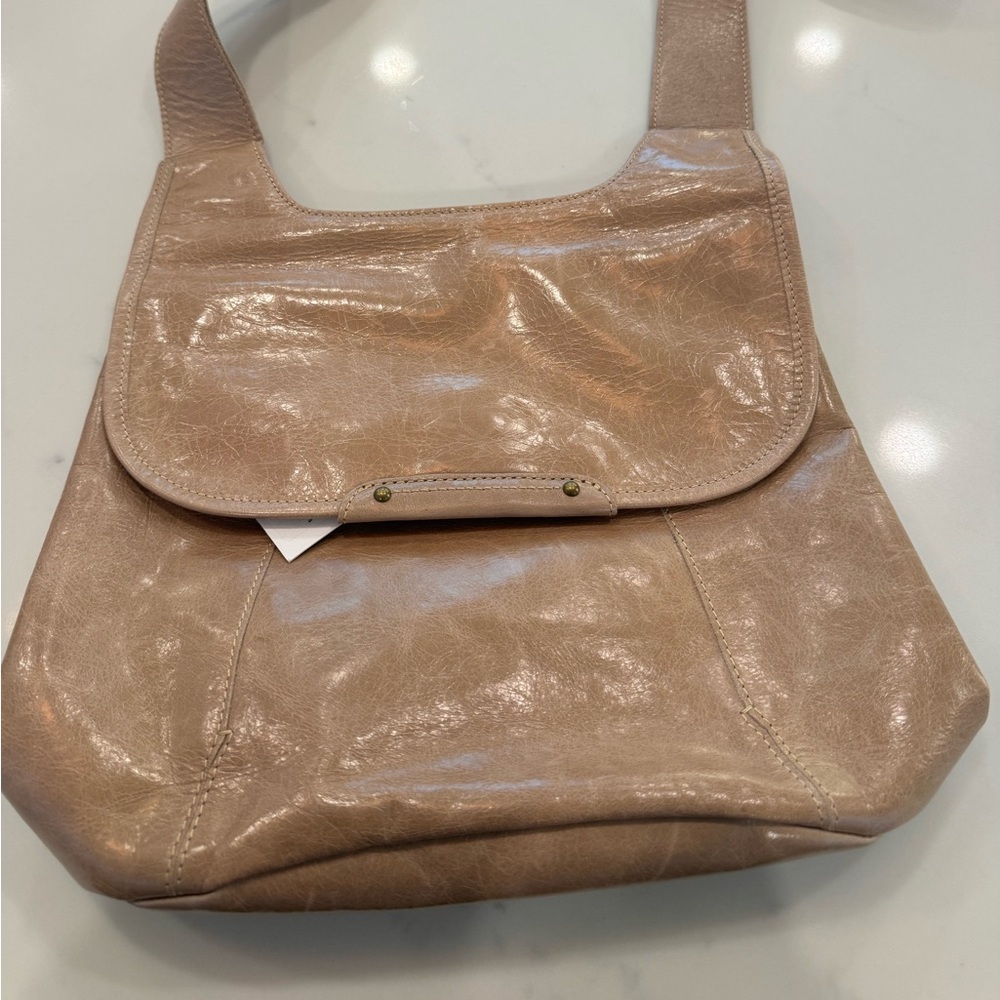 HOBO Leather Crossbody Bag – Neutral Tan w/ Printed Lining (Retail $268)